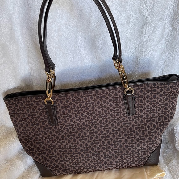 ✅Authentic ✅ New Coach canvas mahogany large handbag - Picture 2 of 9